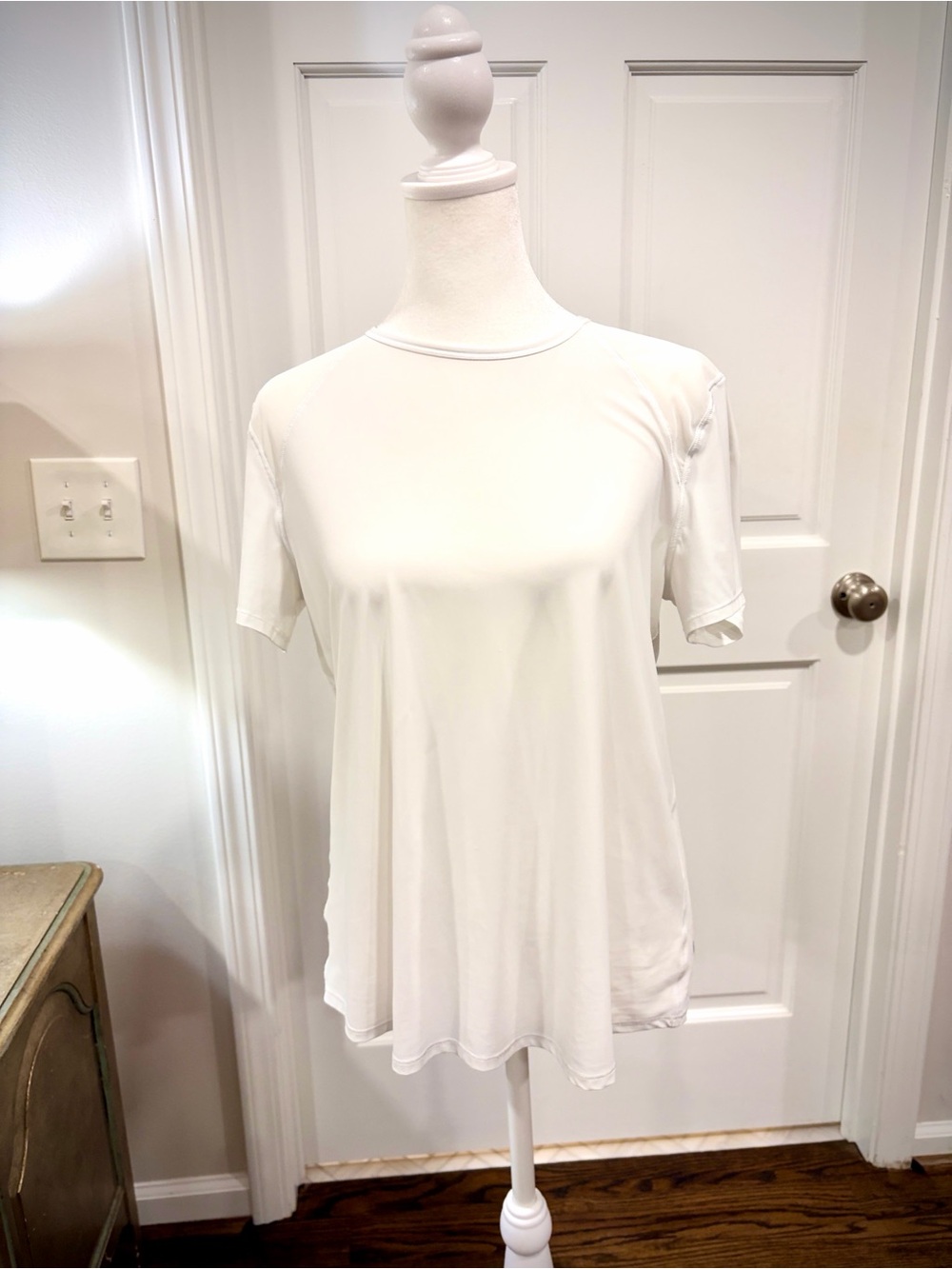 lululemon athletica White Short Sleeve Crew Tee size 8